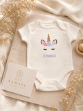 Personalisierter Baby-Body mit Einhorn-Motiv und Name